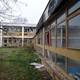Zchátralý objekt bývalých jeslí na adrese Znojemská 1248 při návštěvě v pátek 29. listopadu 2019. V úterý 3. prosince 2019 by zde měla začít dlouho očekávaná demolice. Ruinu, která je v majetku hlavního města, převzala tento týden vybraná firma, která se má postarat o její demolici. Práce potrvají tři až čtyři měsíce.
