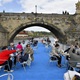 S měsícem dubnem se senioři městské části Praha 4 rozloučili stylově – jarní plavbou po Vltavě. Spolu se starostkou MČ Praha 4 Irenou Michalcovou (ANO 2011) vypluli ve čtvrtek 28. 4. 2022 na dvouhodinovou jízdu metropolí nad Vltavou na výletní lodí Európé za doprovodu živé hudby v podání Václava Bízka. Počasí se, stejně jako na podzimní plavbě pro seniory, opět vydařilo a nic tak nebránilo užít si nevšední zážitek, navíc s kávou a zákuskem v ruce. 