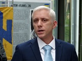 Výstava ve foyer úřadu připomíná hrdiny z Mariupolu
