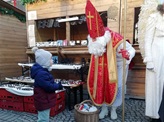 Starosta Kubín rozdával dětem mikulášskou nadílku na Trzích Budějovická.