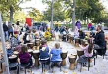 Zrekonstruované hřiště na náměstí Generála Kutlvašra přivítalo nadšené děti.