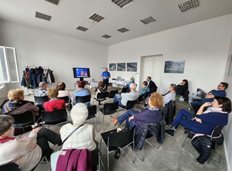 Strážníci seznámili na Nuselské radnici seniory se zásadami bezpečného chování