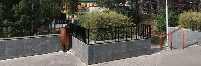 První fáze revitalizace okolí branické prodejny je hotová