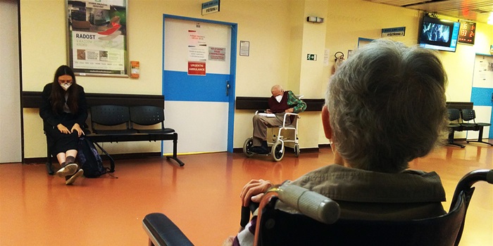 V čekárně v nemocnici