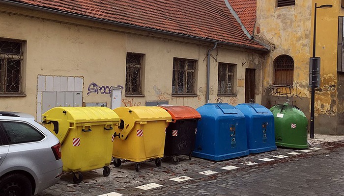 Branická ulice získává zásluhou své celkové revitalizace podstatně přívětivější tvář a přispět k tomu chtějí i pohledově příjemnější kontejnery na tříděný odpad, které se v ulici objeví, namísto klasických, od 1. prosince 2020.