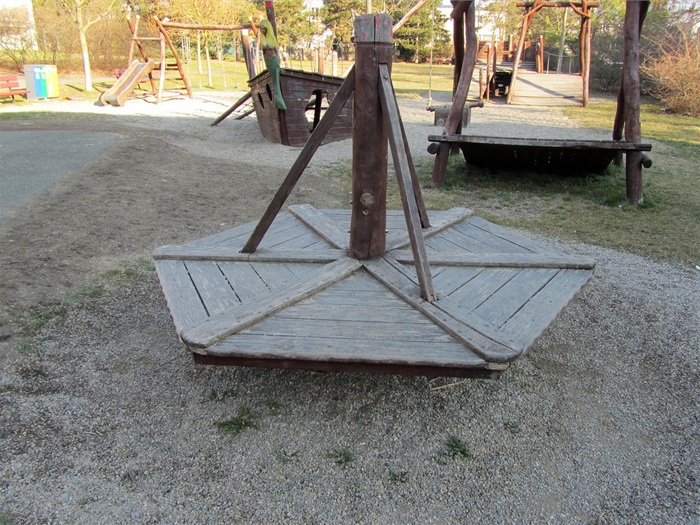 Hřiště U Piráta si po rekonstrukci zachovalo svůj styl