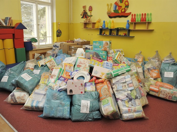 V. ročník vánoční charitativní akce DĚTI DĚTEM V. ročník vánoční charitativní akce DĚTI DĚTEM