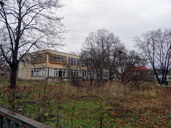 Zchátralý objekt bývalých jeslí na adrese Znojemská 1248 při návštěvě v pátek 29. listopadu 2019. V úterý 3. prosince 2019 by zde měla začít dlouho očekávaná demolice. Ruinu, která je v majetku hlavního města, převzala tento týden vybraná firma, která se má postarat o její demolici. Práce potrvají tři až čtyři měsíce.