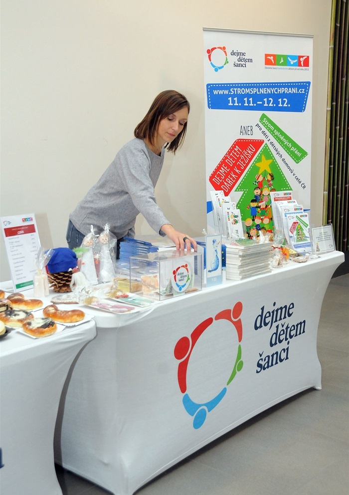 Zakoupením adventních kalendářů a novoročenek obecně prospěšné společnosti Dejme dětem šanci podpořila v budově radnice ve středu 13. listopadu 2019  řada občanů Prahy 4 děti a mladé lidi z dětských domovů, kterým tato organizace pomáhá se vstupem do samostatného života. Podpořit akci přišla i starostka Prahy 4 Irena Michalcová (ANO 2011).